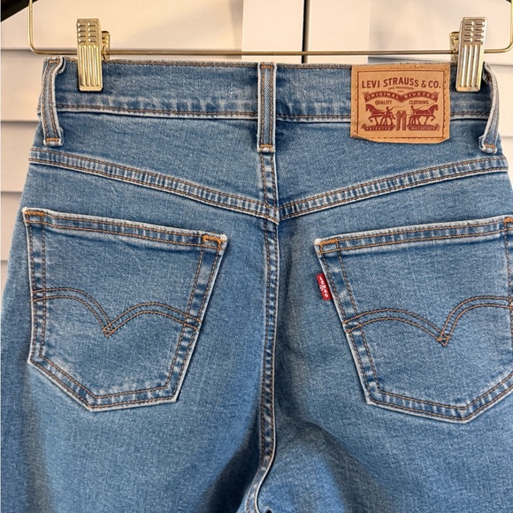 Levi’s Women’s Mom Jean with Raw Hem Size 24 - Picture 11 of 13